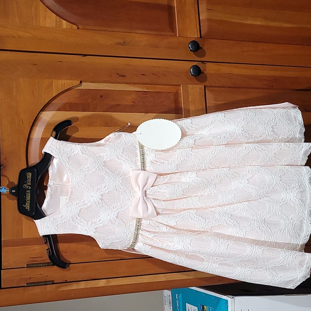 Girls size 5 beautiful light pink dress